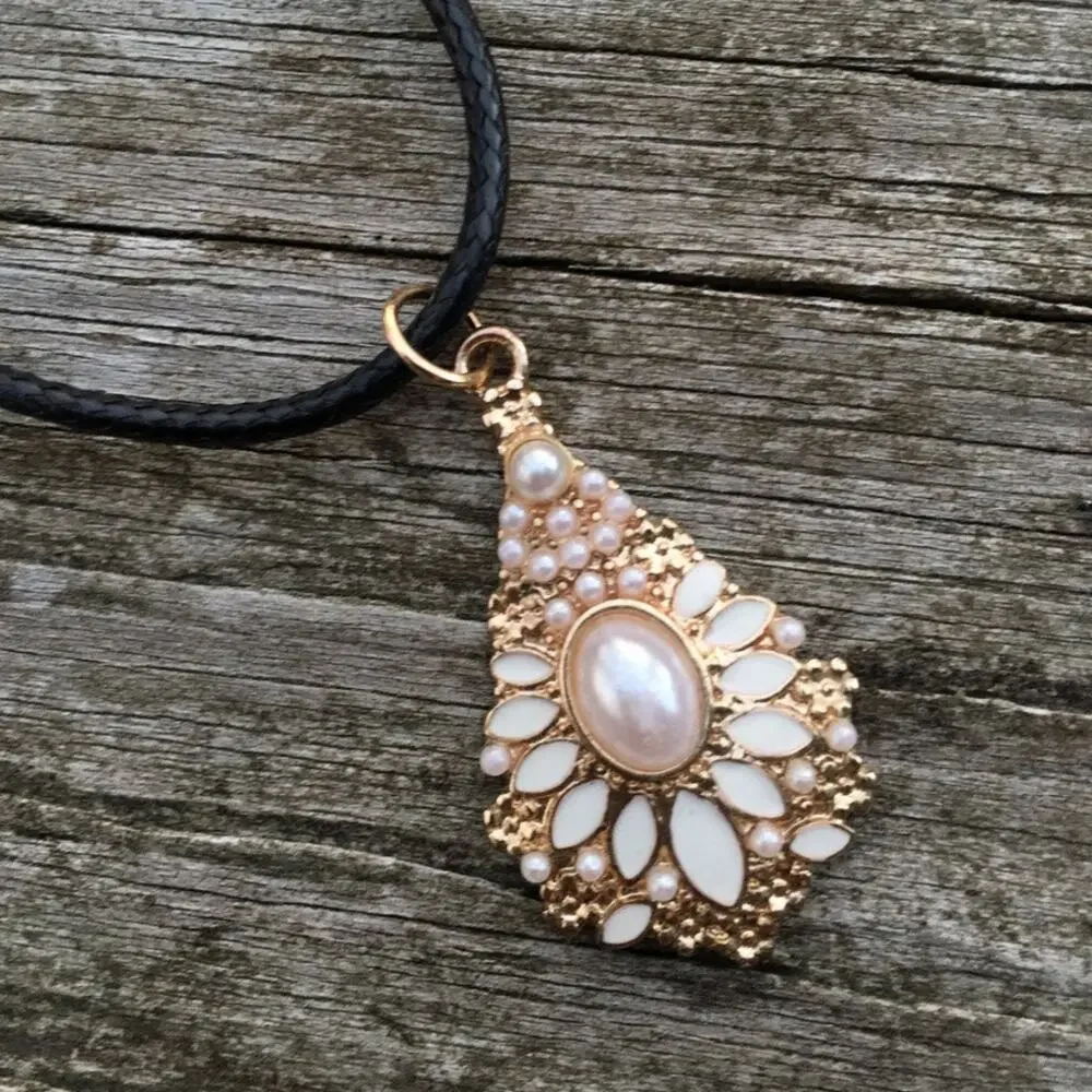 (brand not known) gold tone